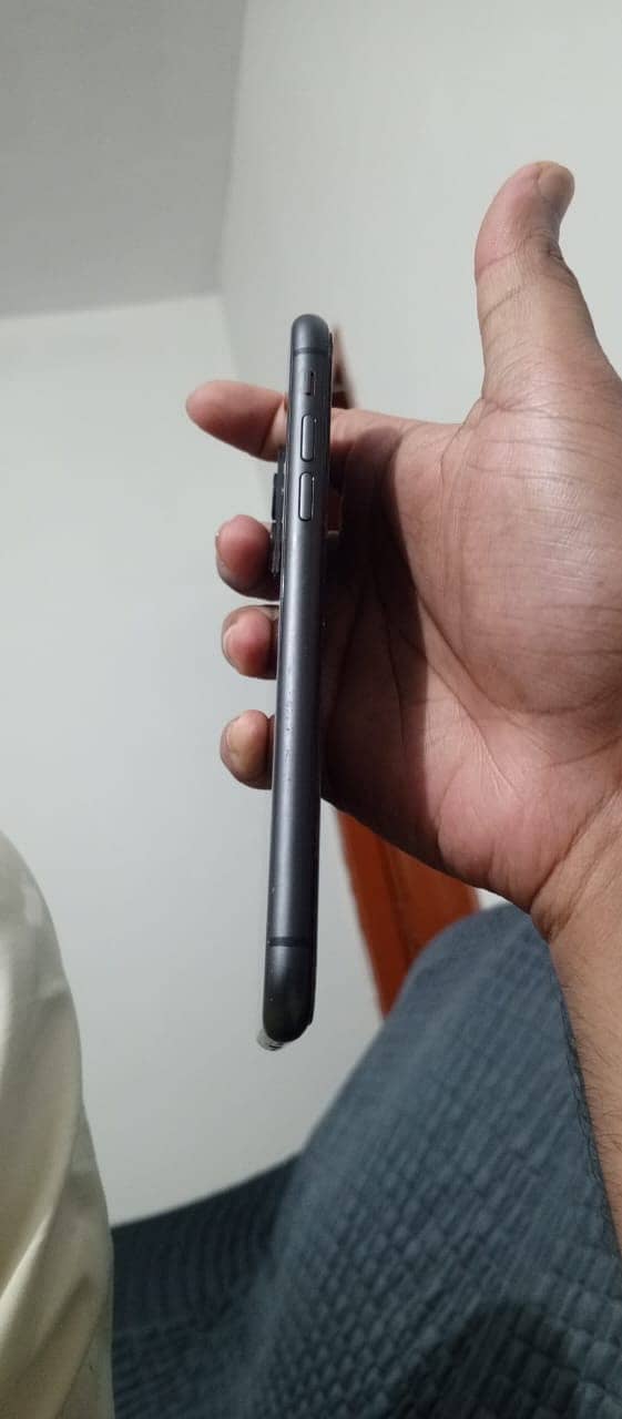 Apple iPhone 11 3