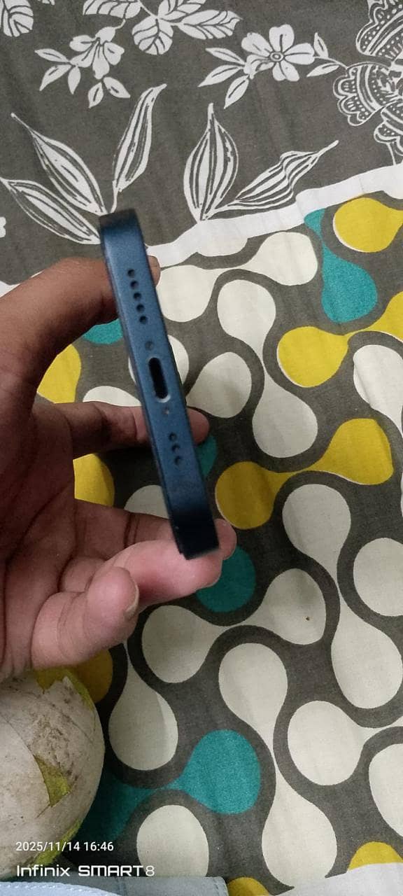 Apple iPhone 13 2