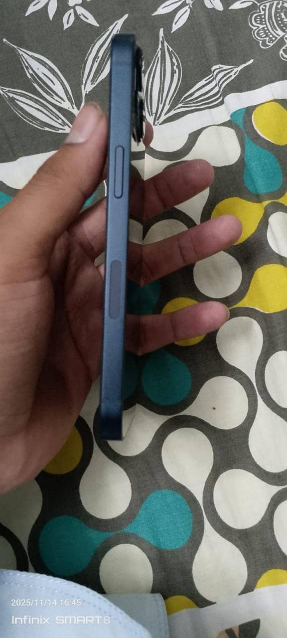 Apple iPhone 13 3
