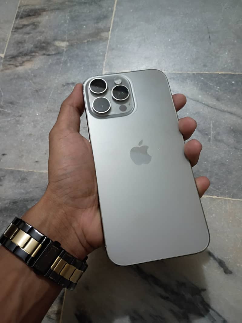 Apple iPhone 16 Pro Max 0