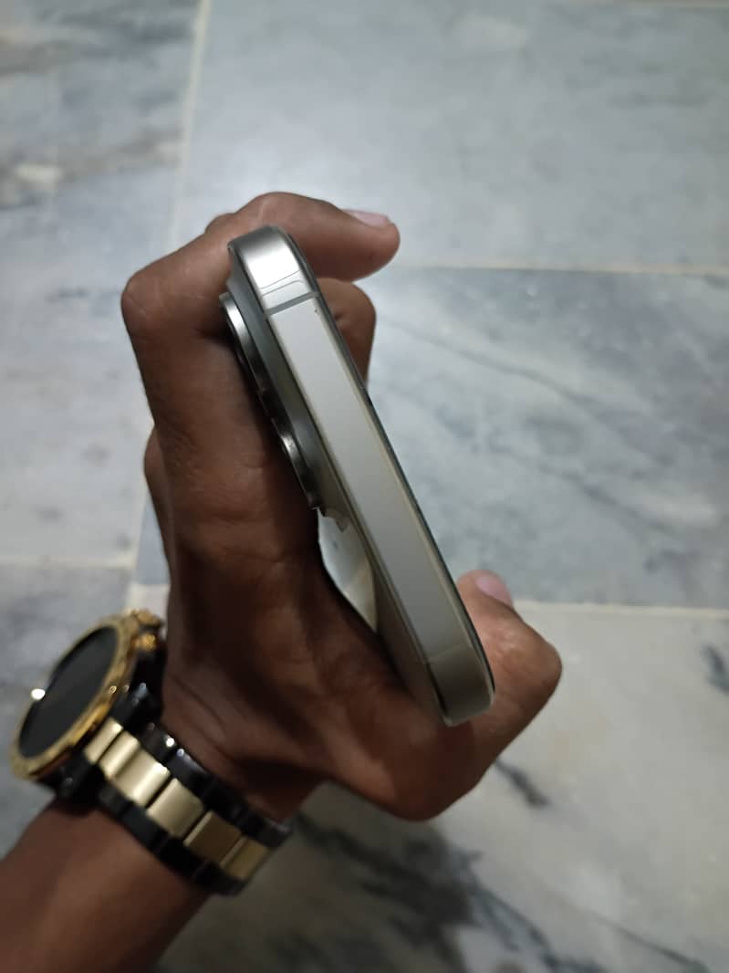Apple iPhone 16 Pro Max 5