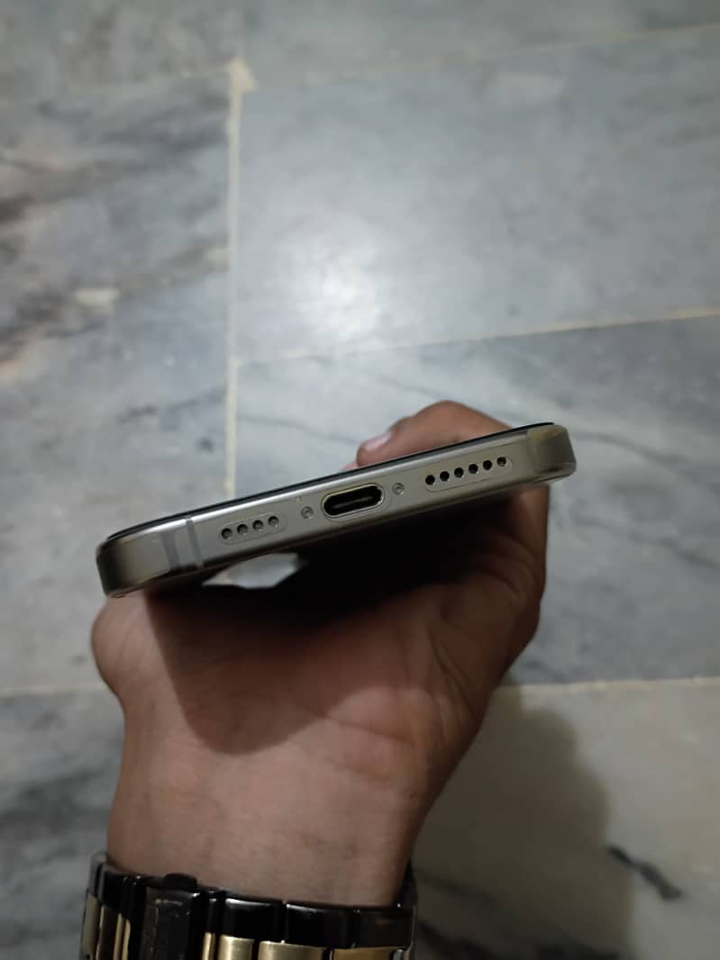 Apple iPhone 16 Pro Max 7