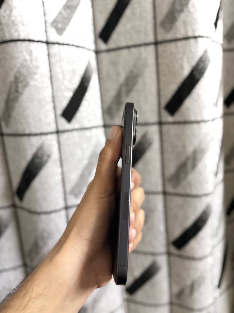 Apple iPhone 15 Pro Max 1