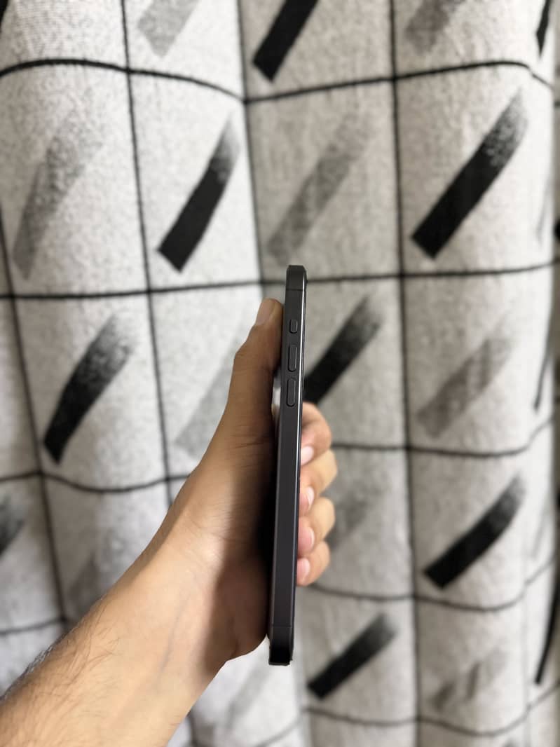 Apple iPhone 15 Pro Max 2