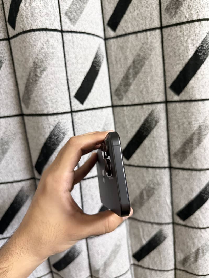 Apple iPhone 15 Pro Max 3