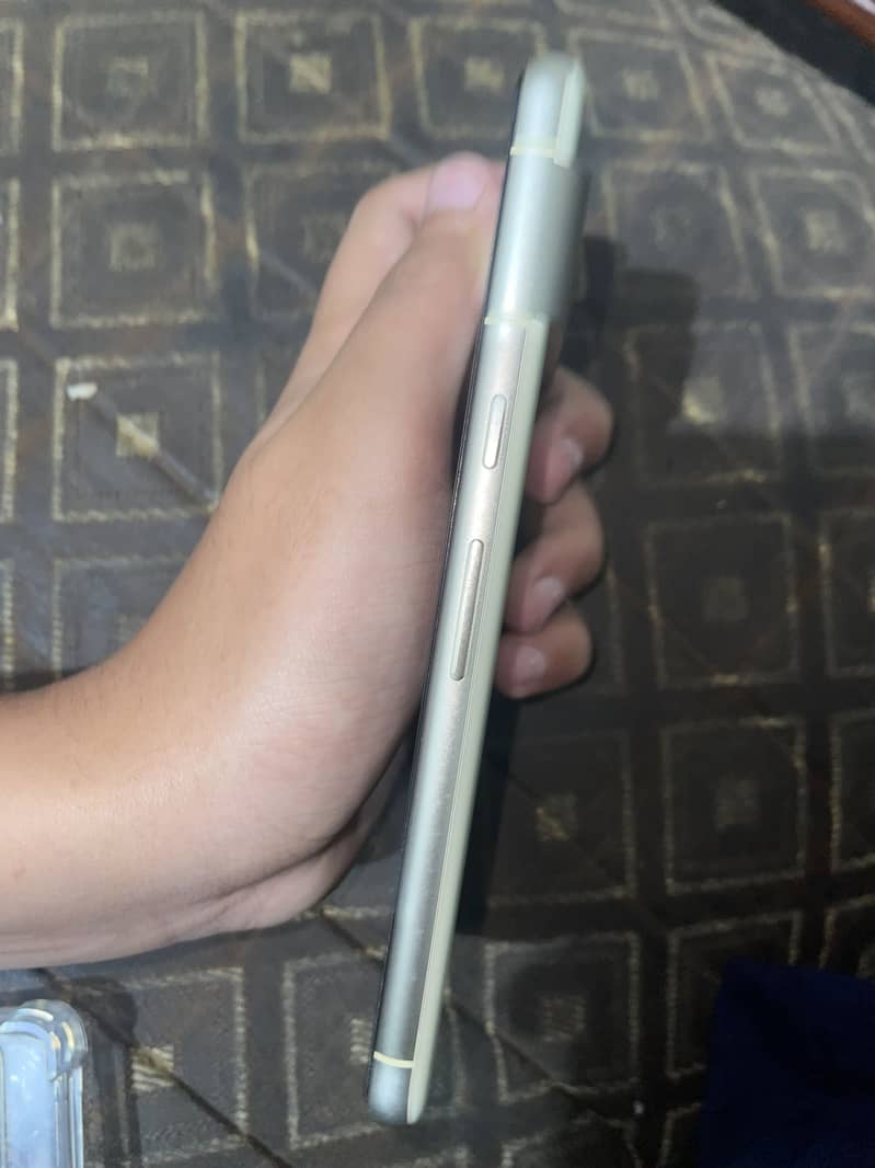 Google Pixel 7 4