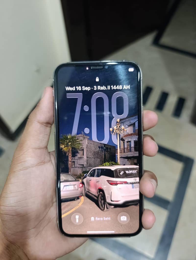 Apple iPhone 11 Pro 1
