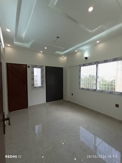 BEAUTIFULLY RENOVATED 2 BED LOUNGE FLAT FOR SALE IN BLOCK 17, GULSHAN E IQBAL