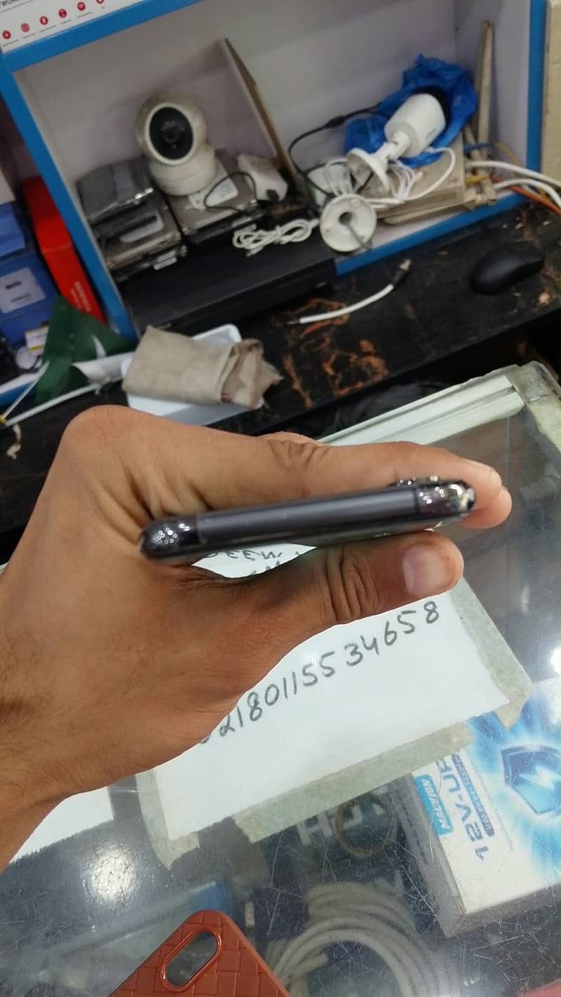 Apple iPhone XS 5
