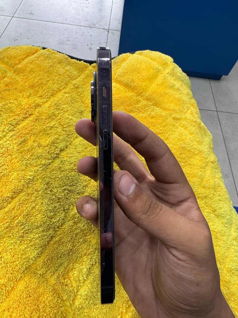 Apple iPhone 14 Pro Max 4