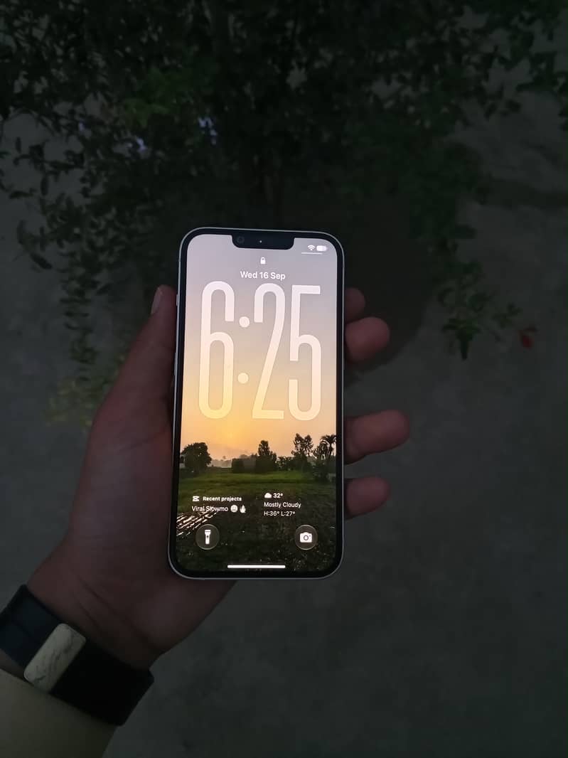 Apple iPhone 14 3