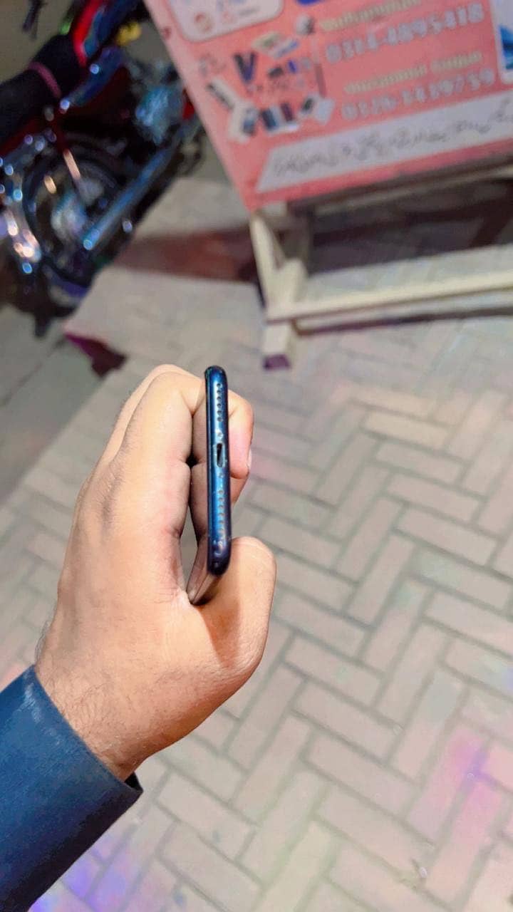 Apple iPhone 7 0
