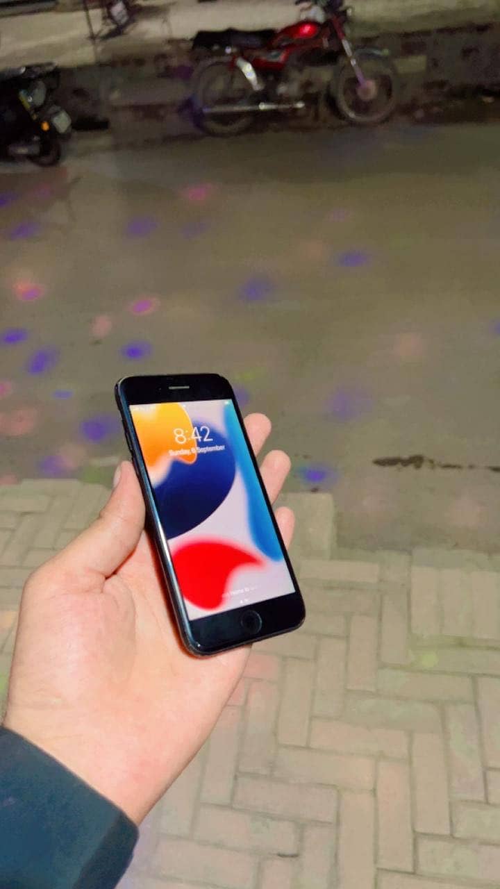 Apple iPhone 7 2