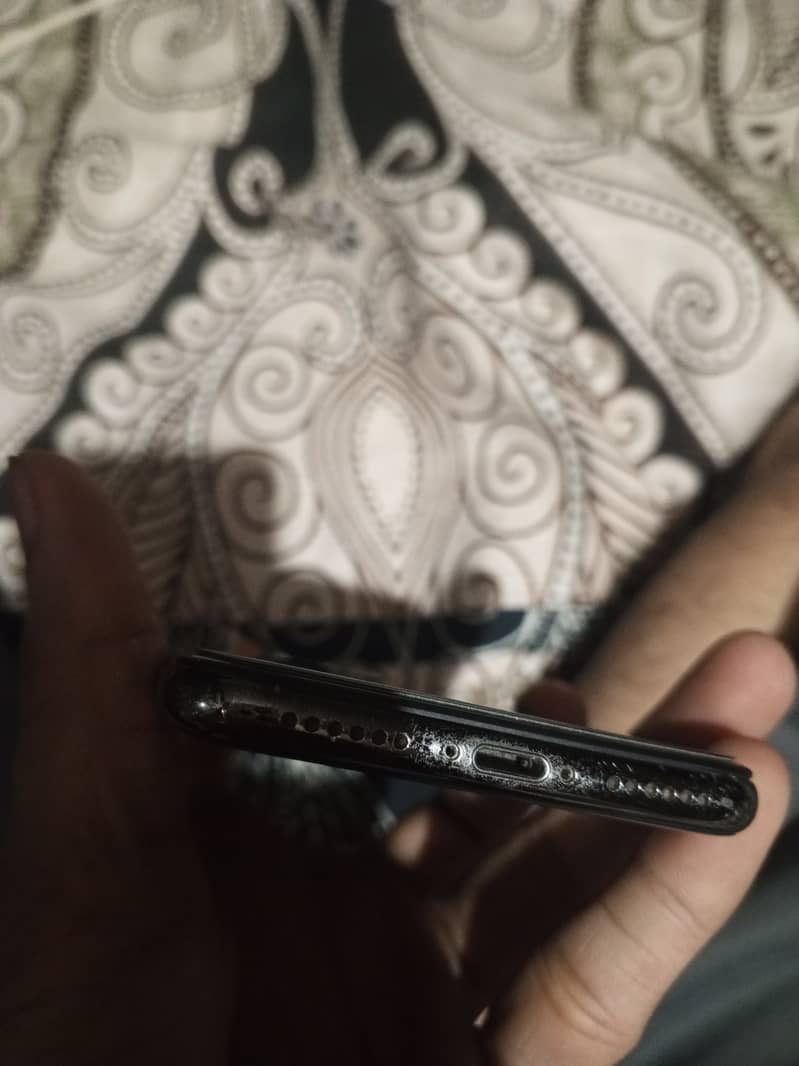 Apple iPhone X 3