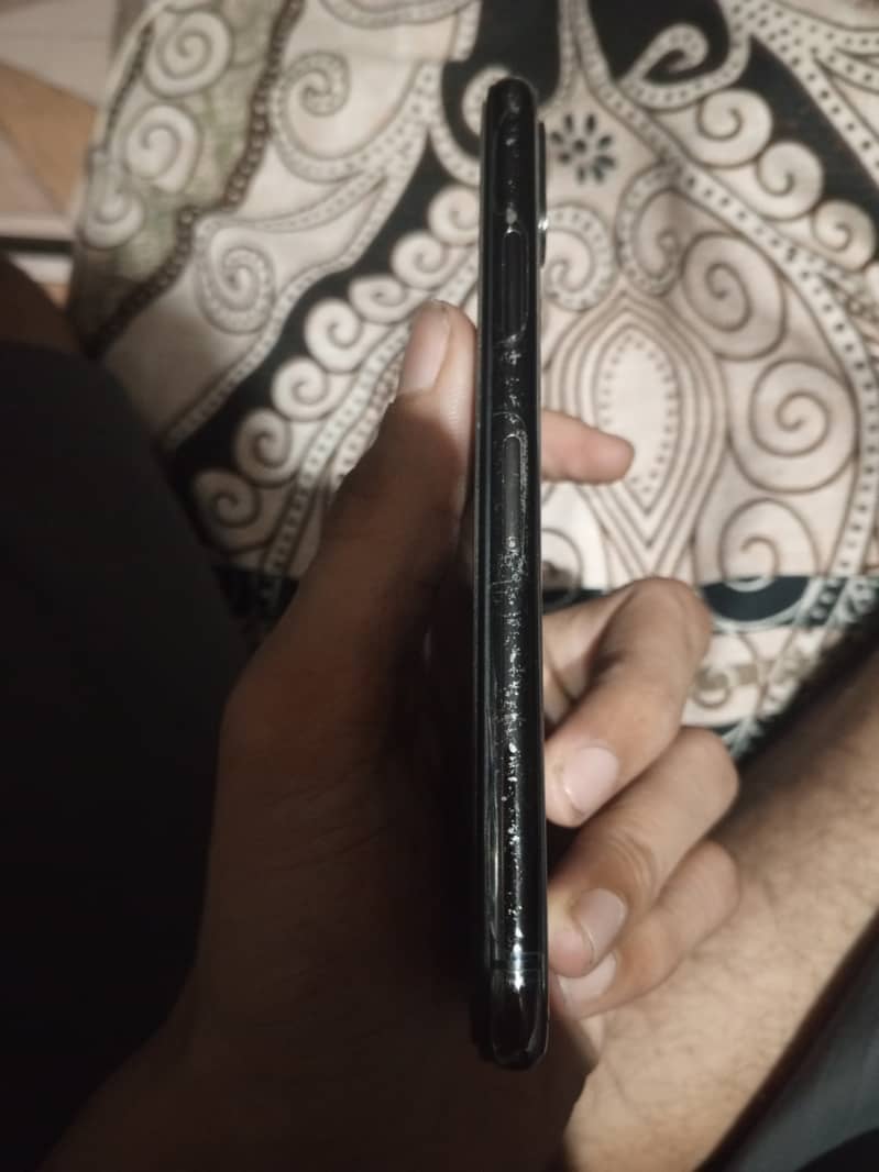 Apple iPhone X 4