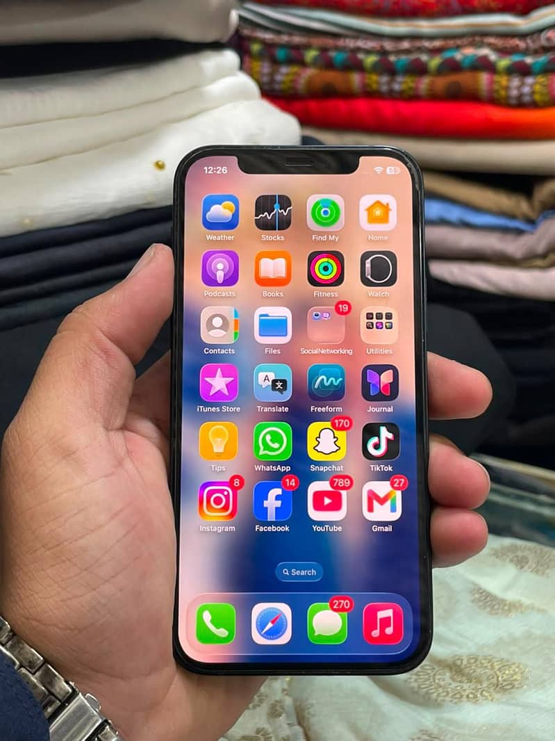 Apple iPhone 12 4