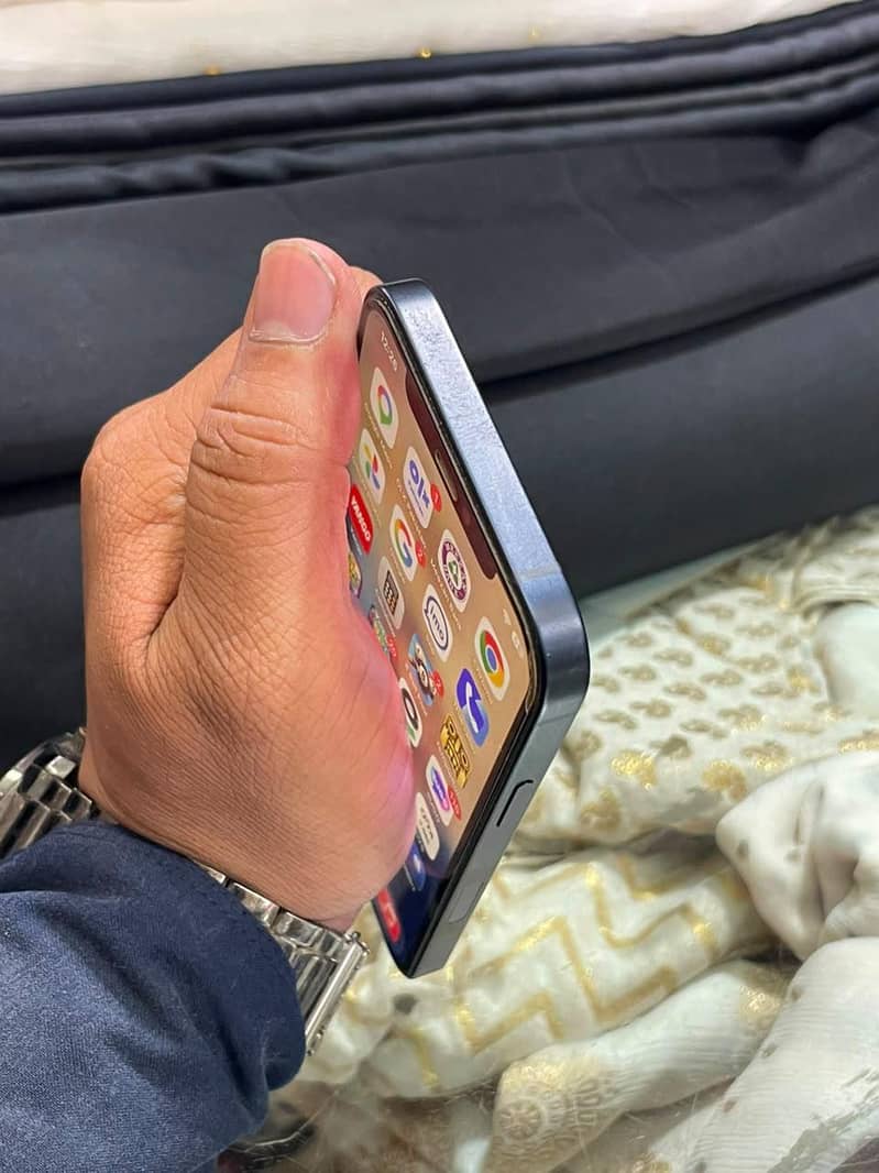 Apple iPhone 12 6