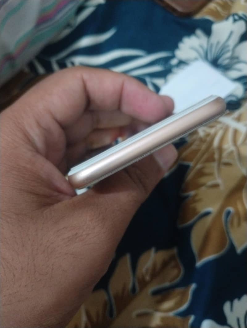 Apple iPhone 8 4