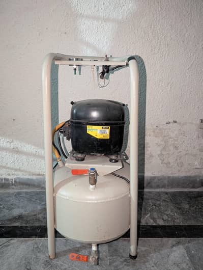 Silent Dental / Airbrush Air Compressor for Sale (Excellent Condition)