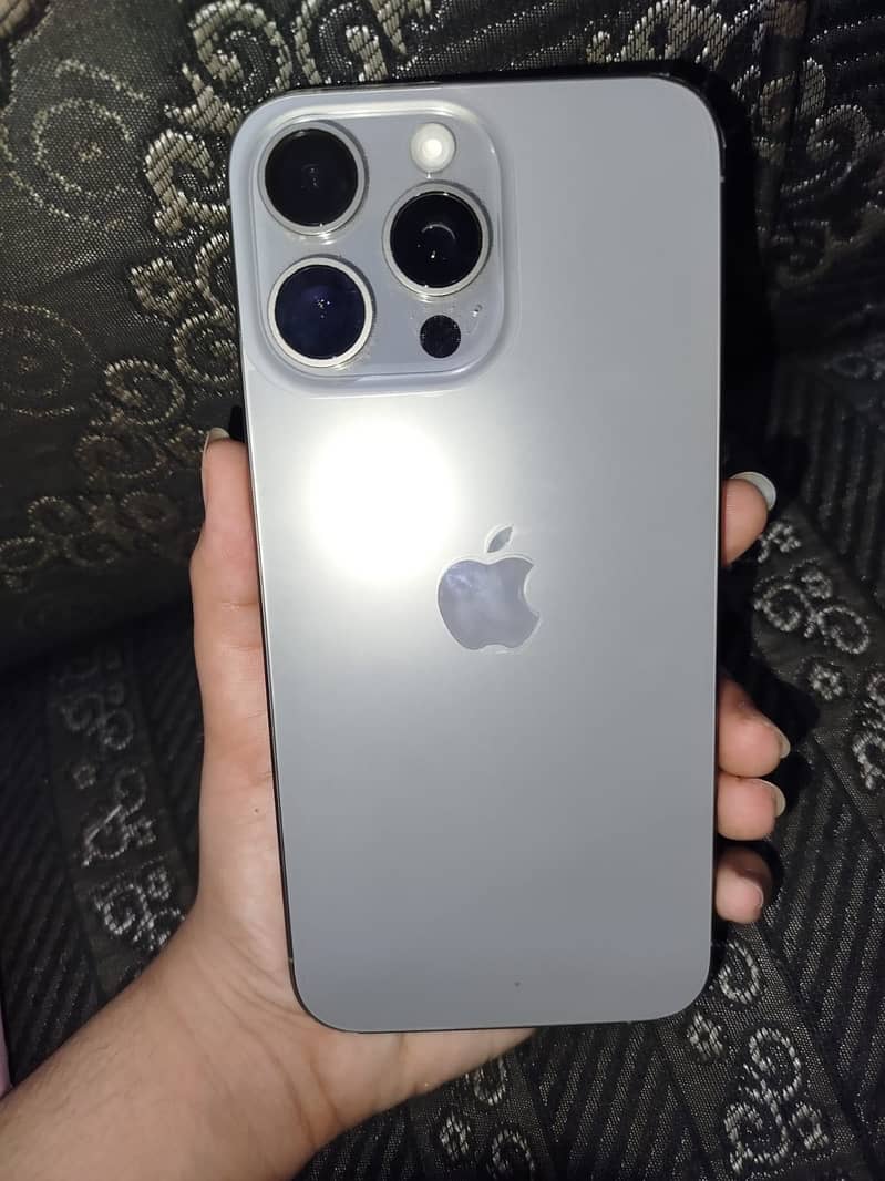 Apple iPhone 15 Pro Max 0