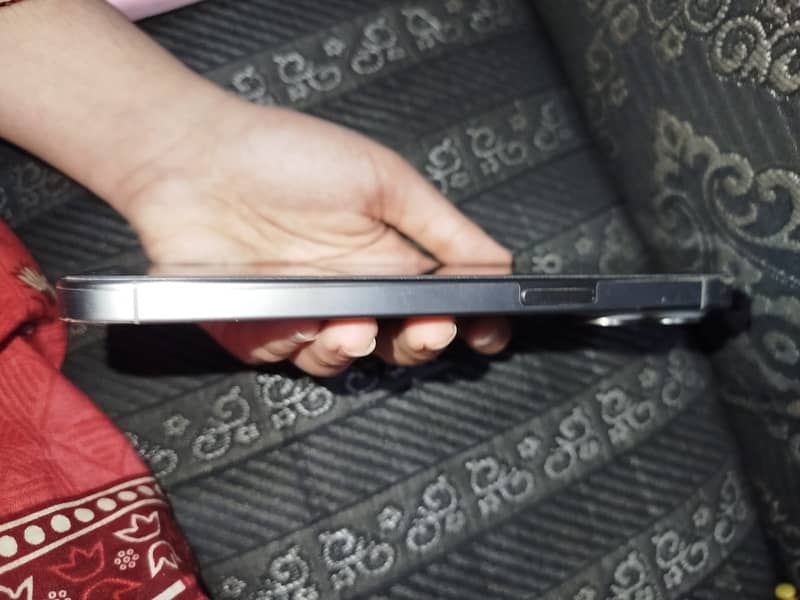 Apple iPhone 15 Pro Max 6