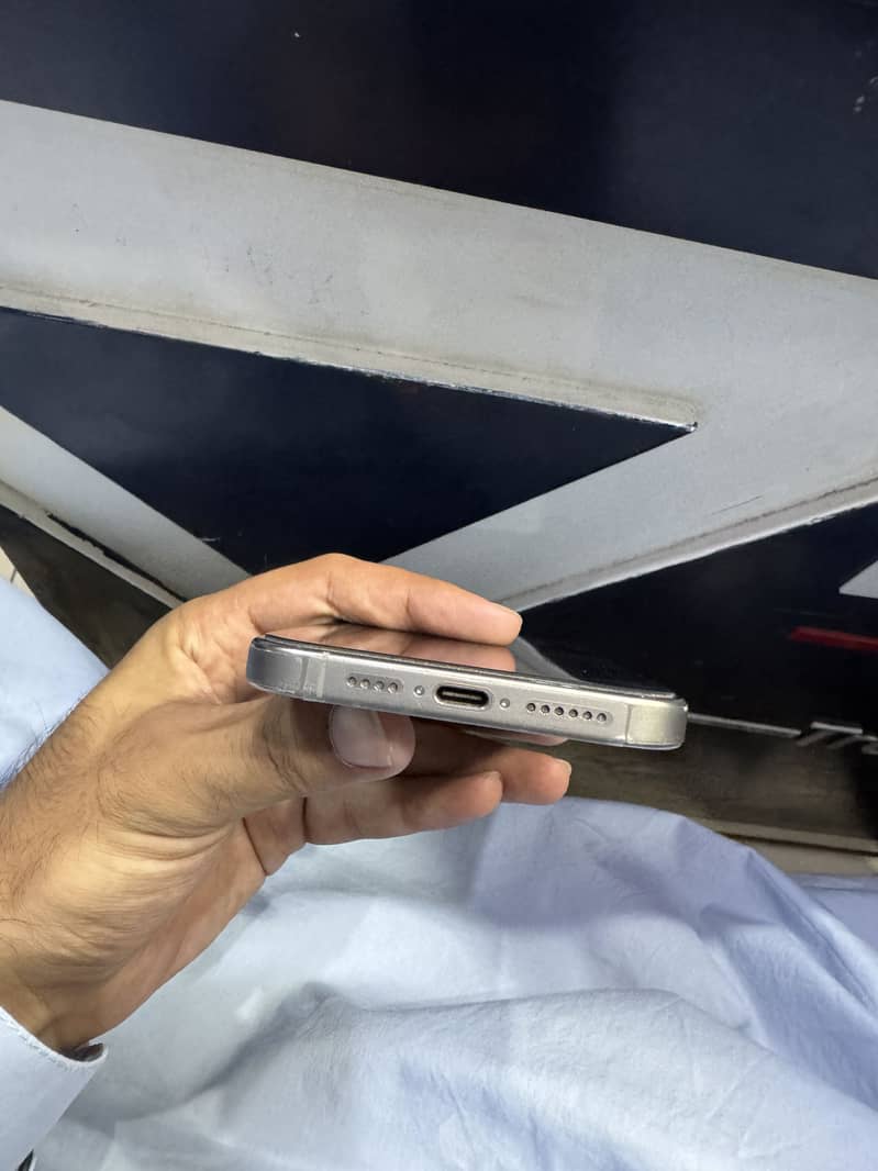 Apple iPhone 15 Pro Max 1