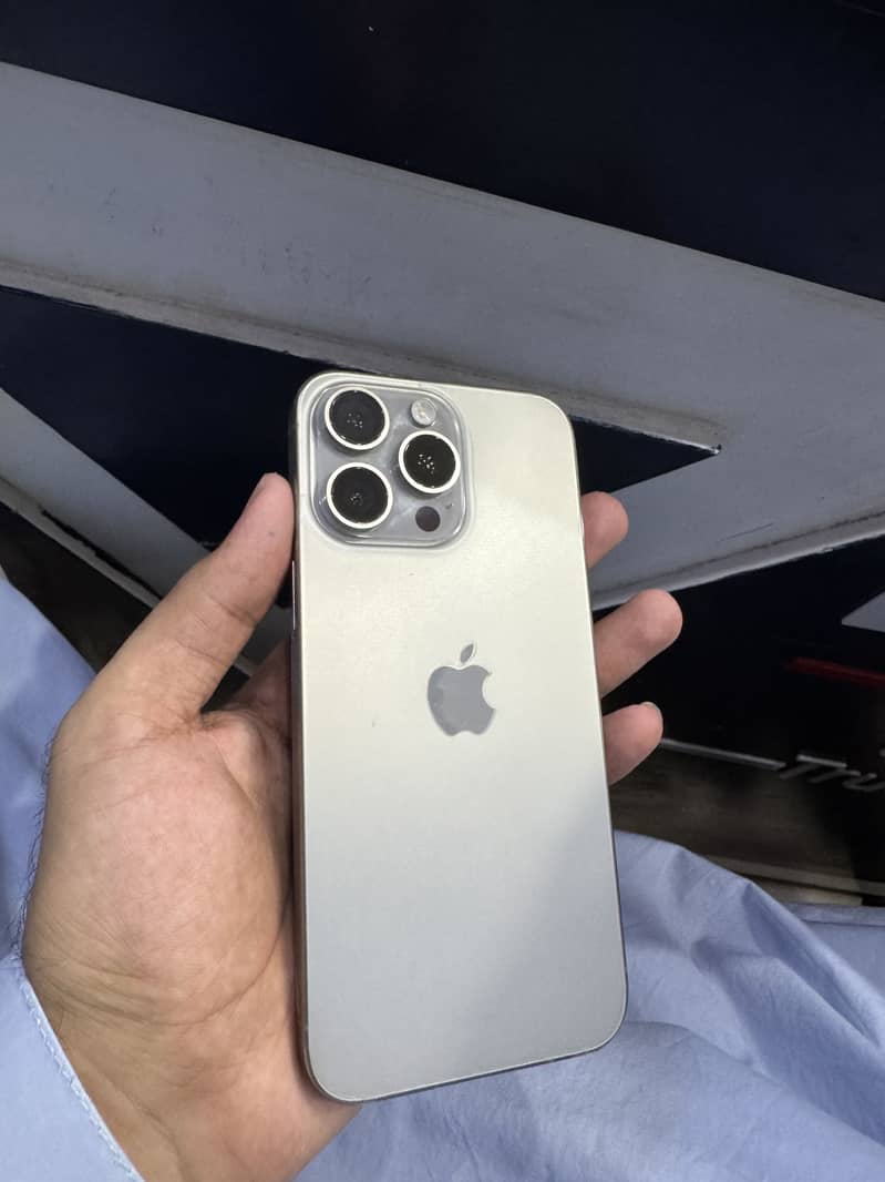 Apple iPhone 15 Pro Max 2