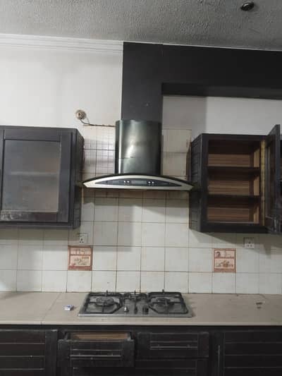 E11 lower ground floor 3bed with servant