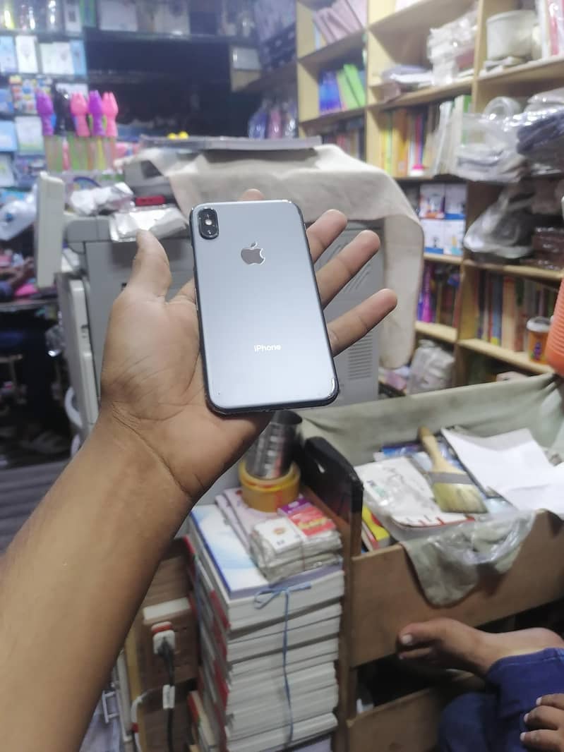Apple iPhone X 3