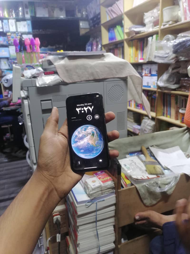 Apple iPhone X 4