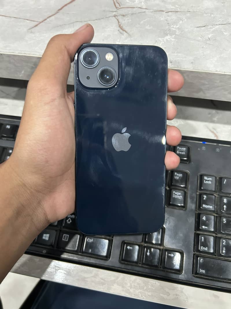 Apple iPhone 13 0