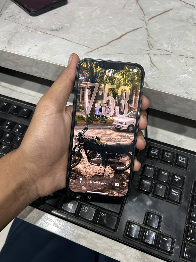 Apple iPhone 13 3