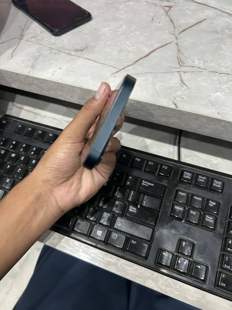 Apple iPhone 13 4