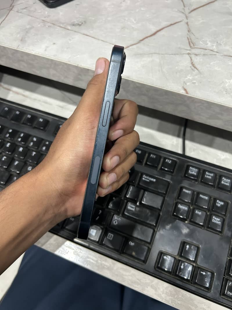 Apple iPhone 13 5