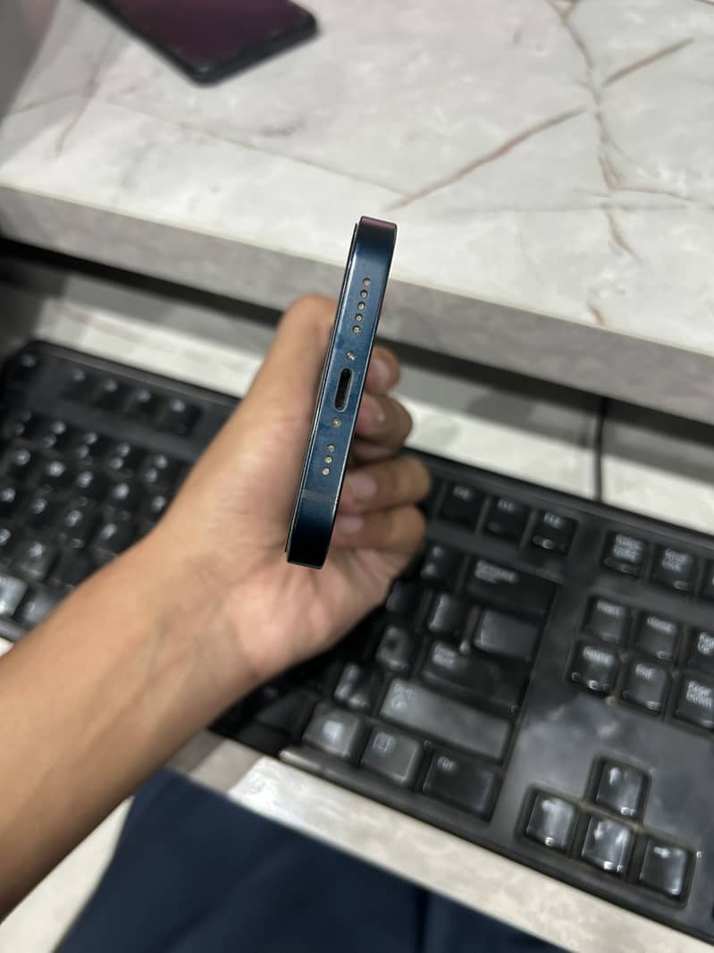 Apple iPhone 13 6