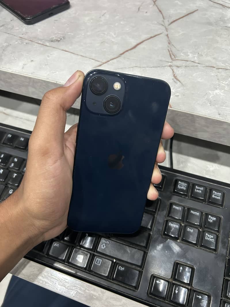 Apple iPhone 13 8