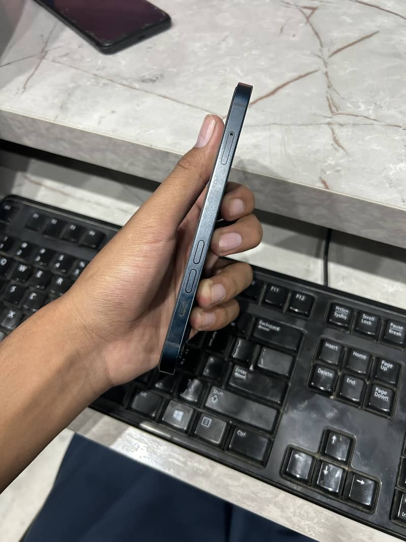 Apple iPhone 13 9