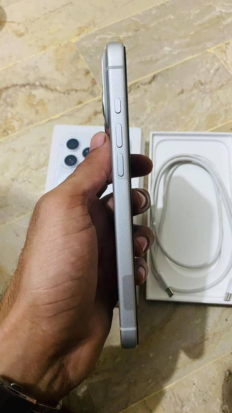 Apple iPhone 17 Pro Max 1