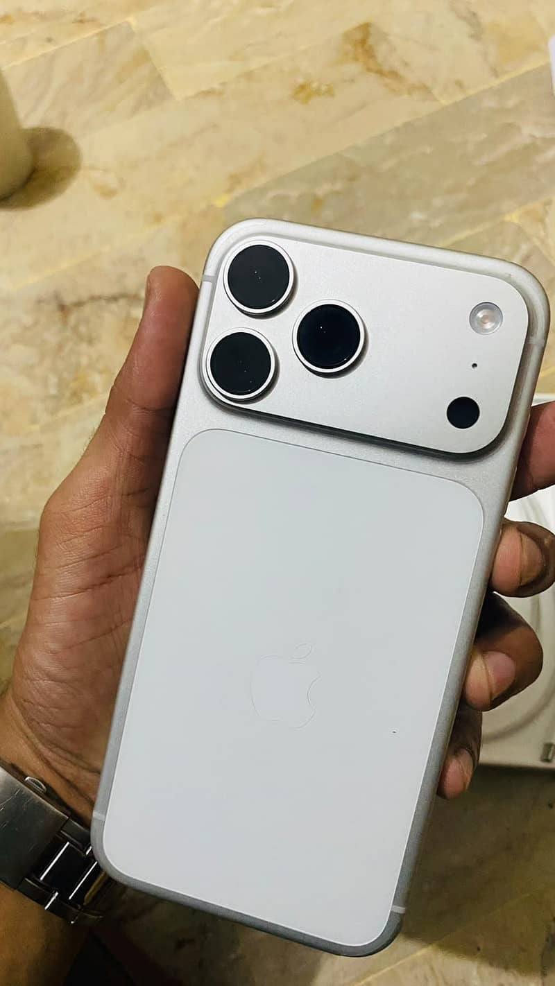 Apple iPhone 17 Pro Max 2