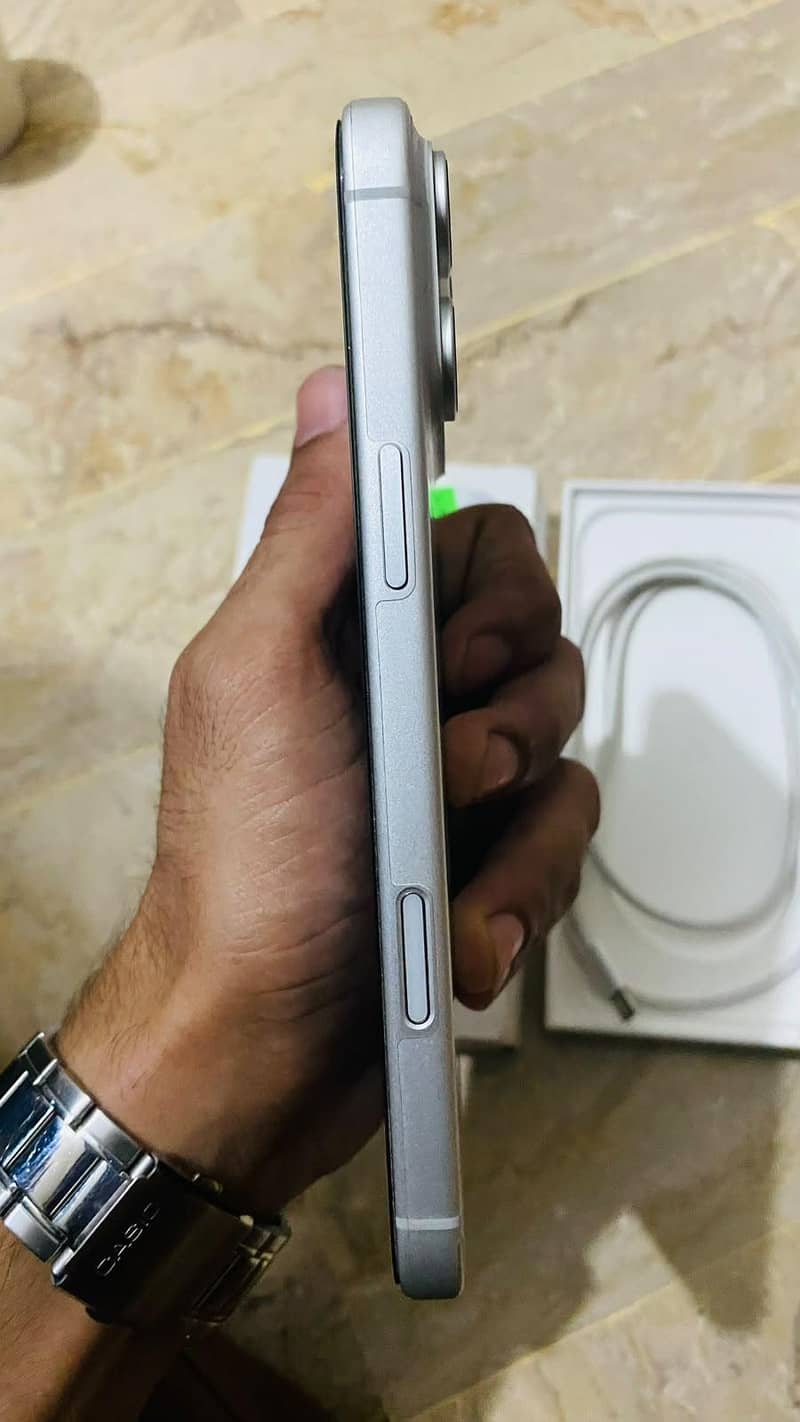 Apple iPhone 17 Pro Max 3