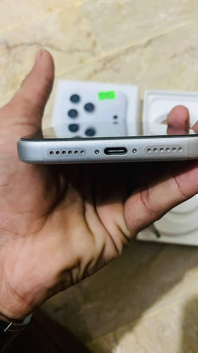 Apple iPhone 17 Pro Max 5