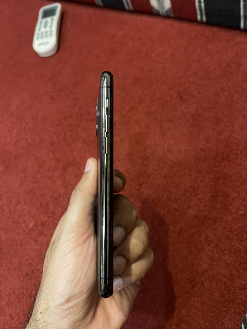 Apple iPhone 11 Pro 6