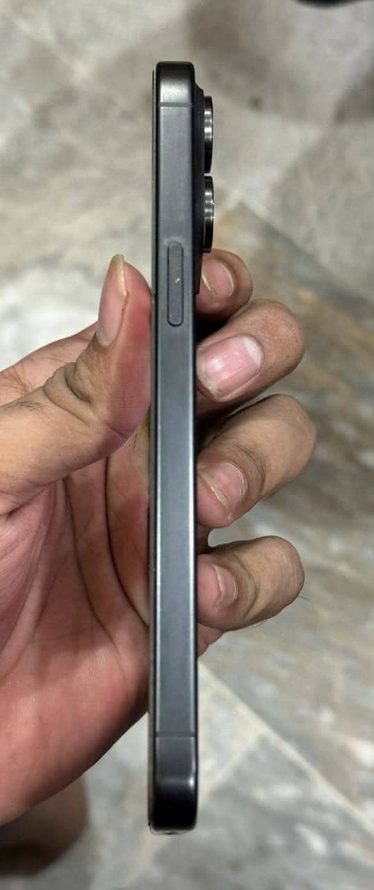 Apple iPhone 15 Pro Max 3