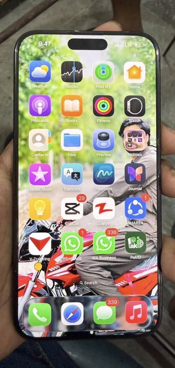 Apple iPhone 15 Pro Max 4