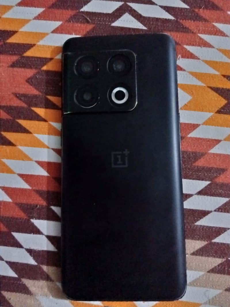 One Plus 10 Pro 4