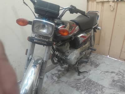 honda 125 neat and clean 13km milage total original