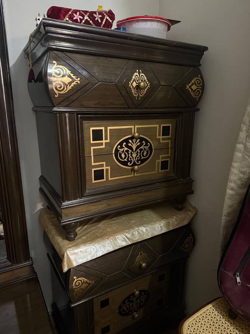 Bed set Complete, side Table,showcase, dressing table 1