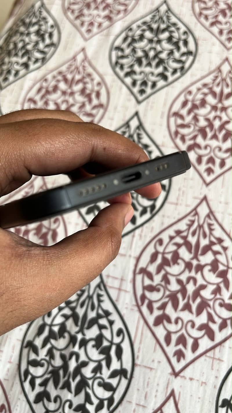 Apple iPhone 15 7