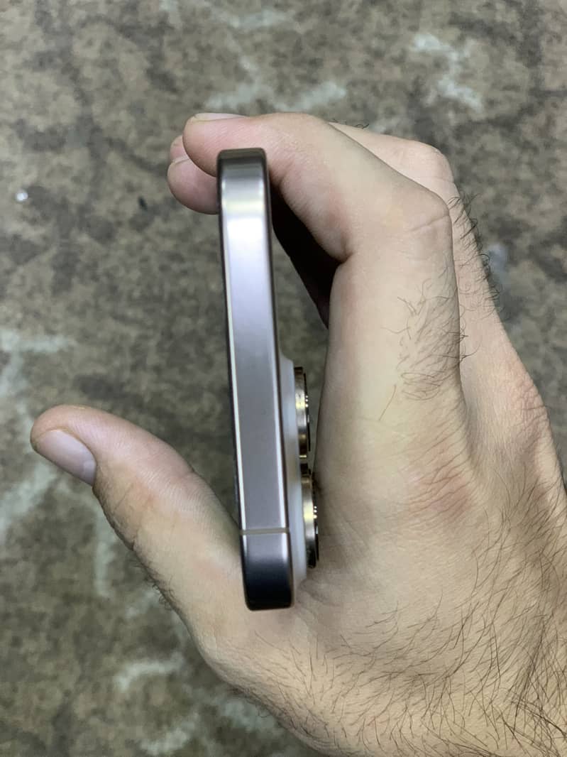 Apple iPhone 16 Pro Max 3