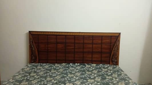 selling bed in good condition